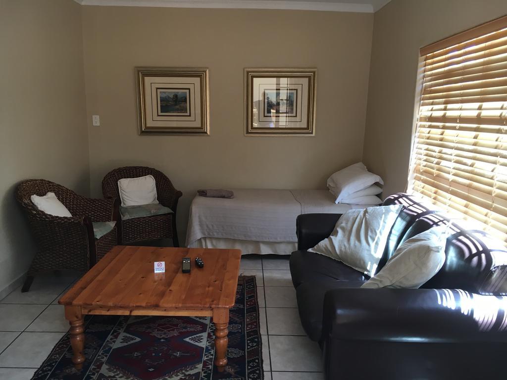 Hotel Kleinplaas Guest Farm à Potchefstroom Extérieur photo